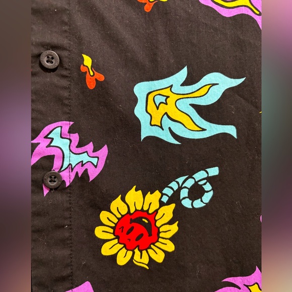 NWOT Neff Fireballs and Daisies Allover Print Button-Down  Collared Shirt, Sz. S - Picture 4 of 4